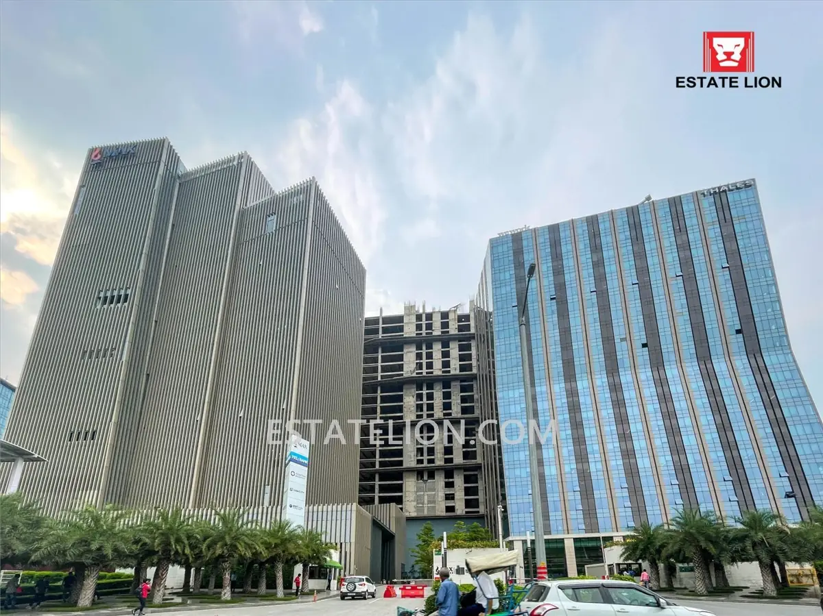 Commercial Complex By Kk Projects At Delhi One